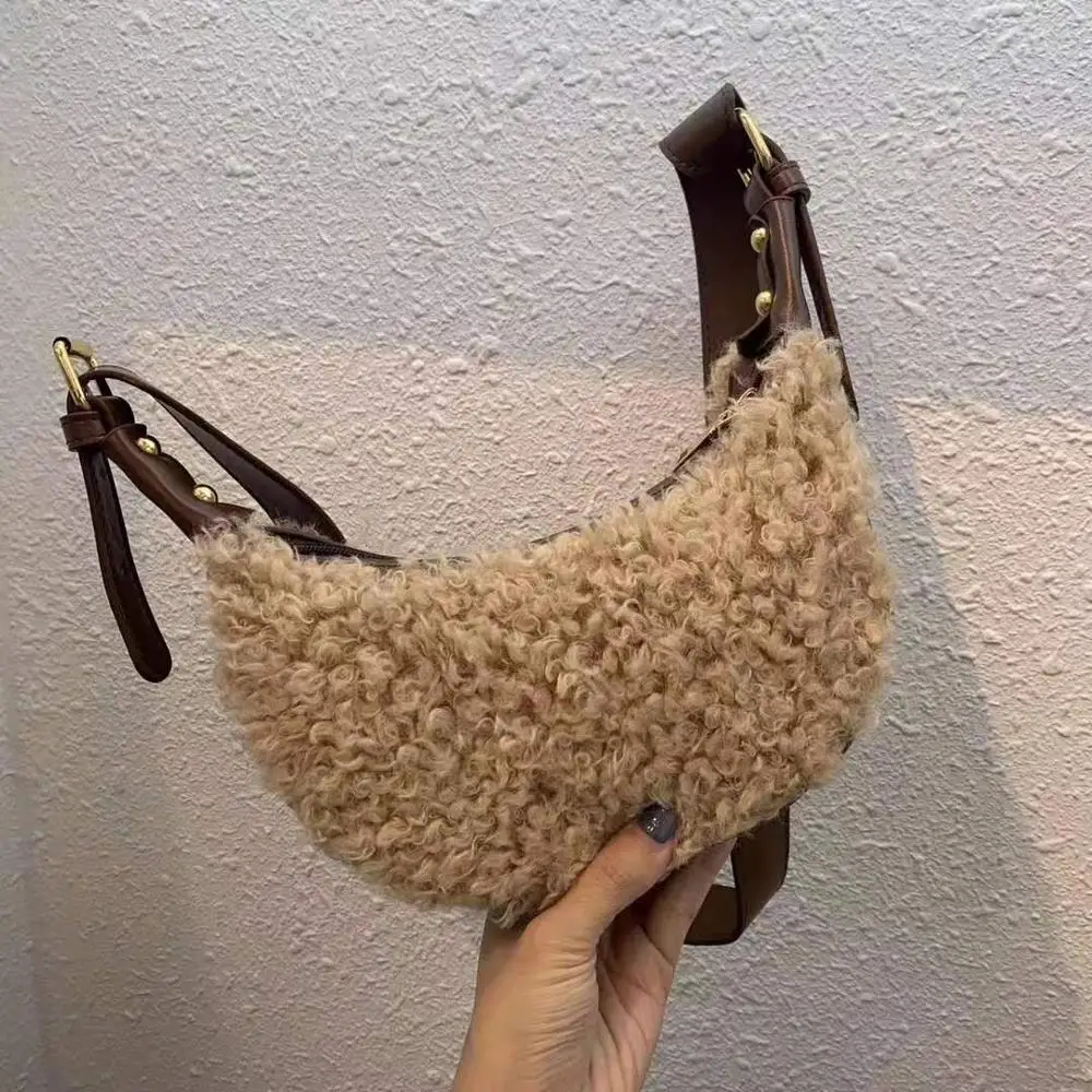2021 new Trend custom fluffy fur chest bags halfmoon shoulder bags pack adjustable crossbody bags
2021 new Trend custom fluffy fur chest bags halfmoon shoulder bags pack adjustable crossbody bags