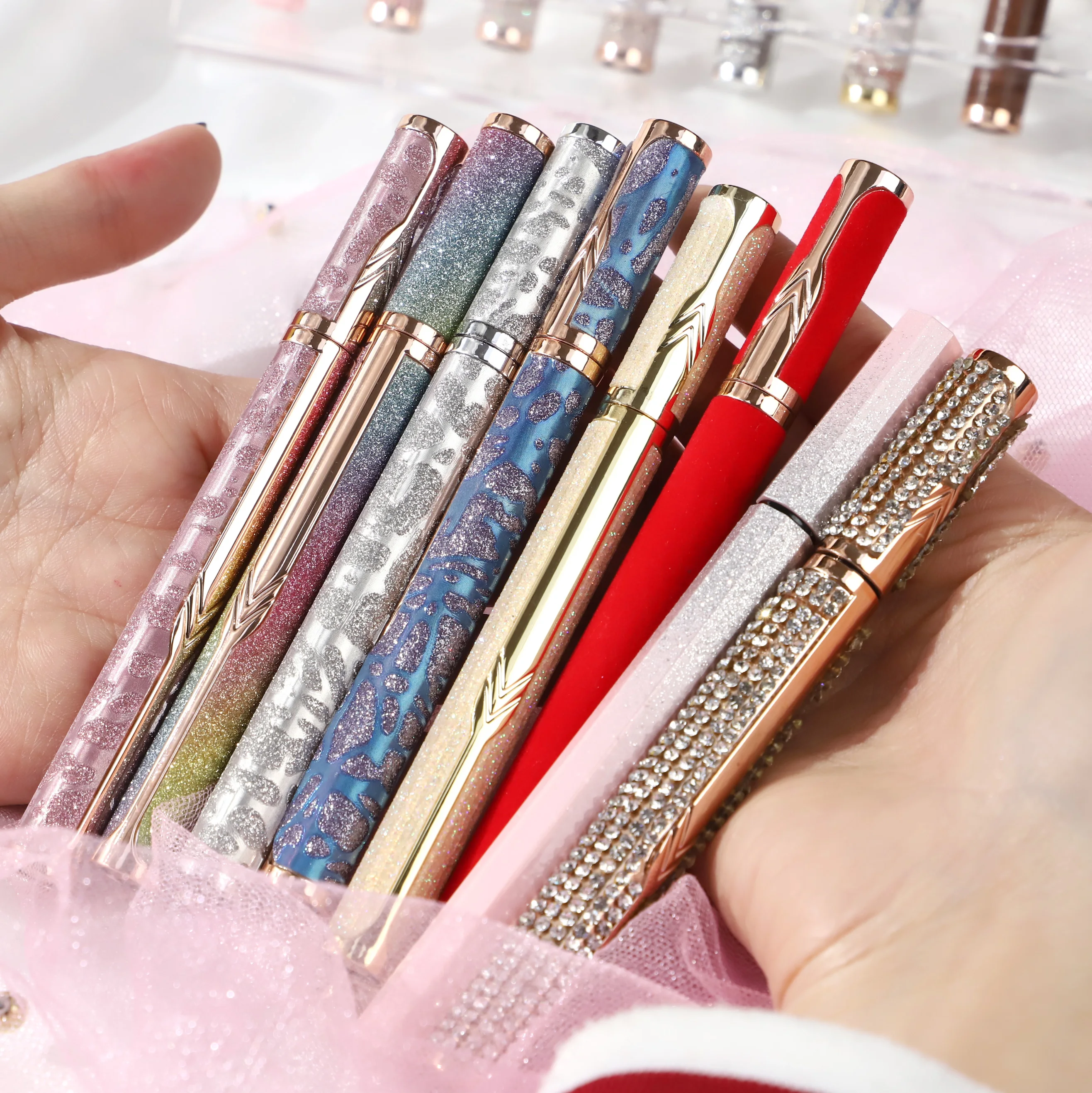 new formula soft tip waterproof liquid adhesive eyeliner pen 
new formula soft tip waterproof liquid adhesive eyeliner pen