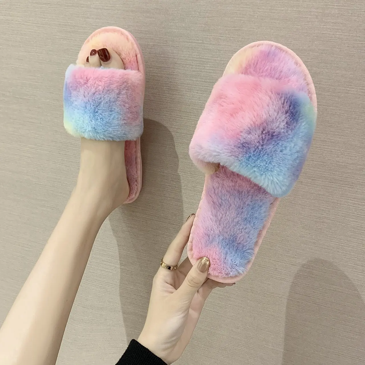 Women's plush indoor slippers Colorful fur Sandals Ladies fashion Open Toe Fluffy House Indoor Slides Women Winter Slippers, Picture
Women's plush indoor slippers Colorful fur Sandals Ladies fashion Open Toe Fluffy House Indoor Slides Women Winter Slippers, Picture
