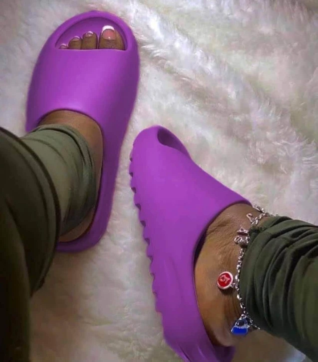 RTS Factory Originals Yeezy 2021 Wholesale 350 Mens Women Purple Yezzy Sandals Slides Slippers Unisex Footwear slippers shoes, All color available
RTS Factory Originals Yeezy 2021 Wholesale 350 Mens Women Purple Yezzy Sandals Slides Slippers Unisex Footwear slippers shoes, All color available