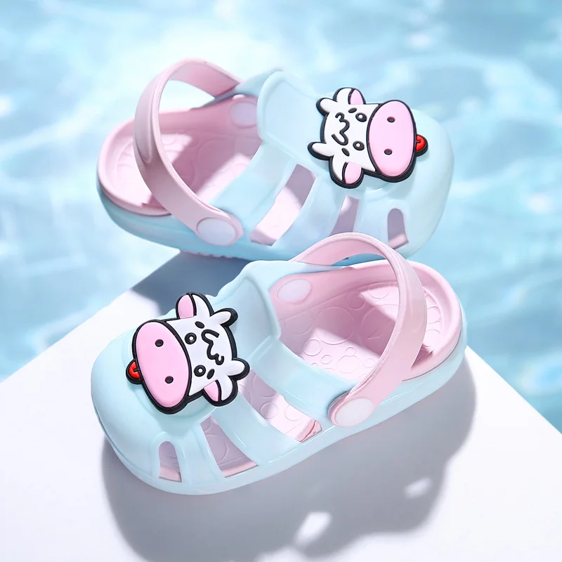 Baby slippers summer boys indoor home children's hole shoes infants and girls anti-skid girls sandals and slippers
Baby slippers summer boys indoor home children's hole shoes infants and girls anti-skid girls sandals and slippers