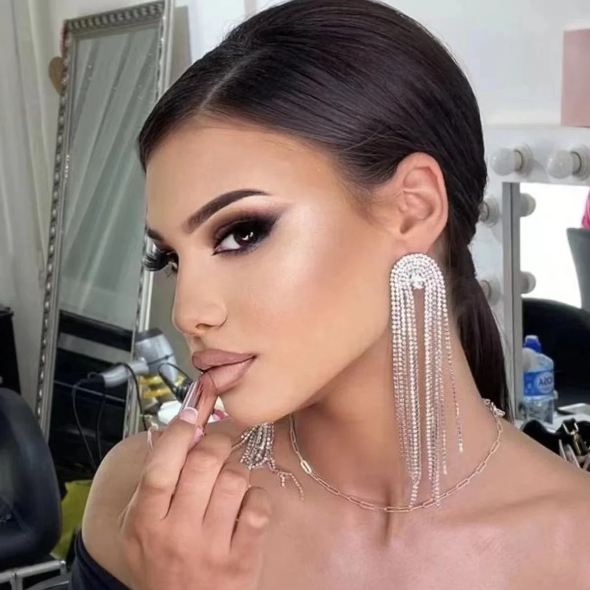 Fashion Earrings Alloy Diamond Long Tassel Earrings INS Europe and America Banquet Luxury Earrings For Women
Fashion Earrings Alloy Diamond Long Tassel Earrings INS Europe and America Banquet Luxury Earrings For Women