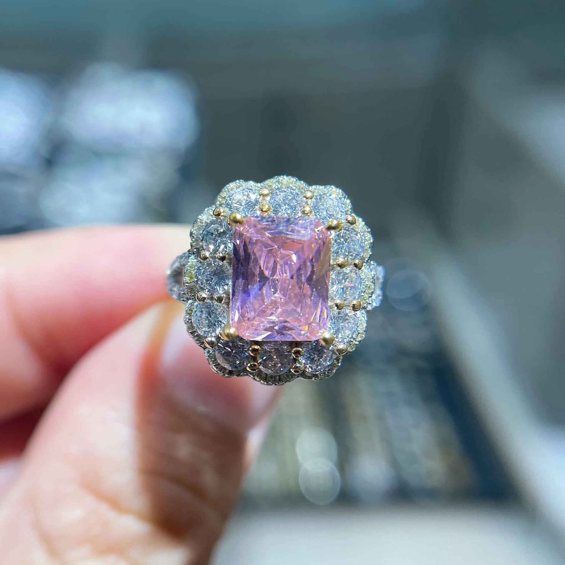 Romantic Large Square Pink Crystal Stone Rings for Women Wedding Party Anniversary Gift Silver Color Finger Ring Luxury Jewelry
Romantic Large Square Pink Crystal Stone Rings for Women Wedding Party Anniversary Gift Silver Color Finger Ring Luxury Jewelry