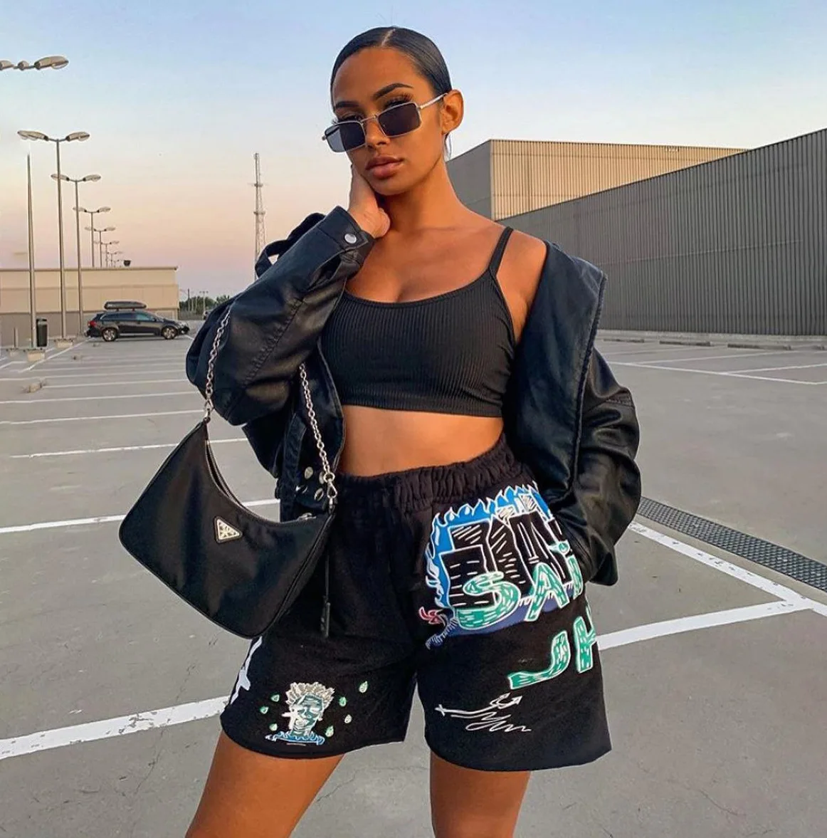 2021PLUS SIZE LOW MOQ Women outdoor running wear workout sweat Graffiti print shorts loose casual shorts
2021PLUS SIZE LOW MOQ Women outdoor running wear workout sweat Graffiti print shorts loose casual shorts