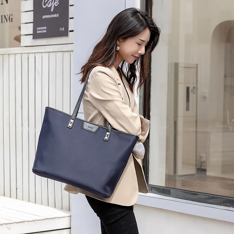 2021 high quality shopping bag female casual large capacity nylon dumpling Oxford tote bag europe vintage handbags ladies
2021 high quality shopping bag female casual large capacity nylon dumpling Oxford tote bag europe vintage handbags ladies