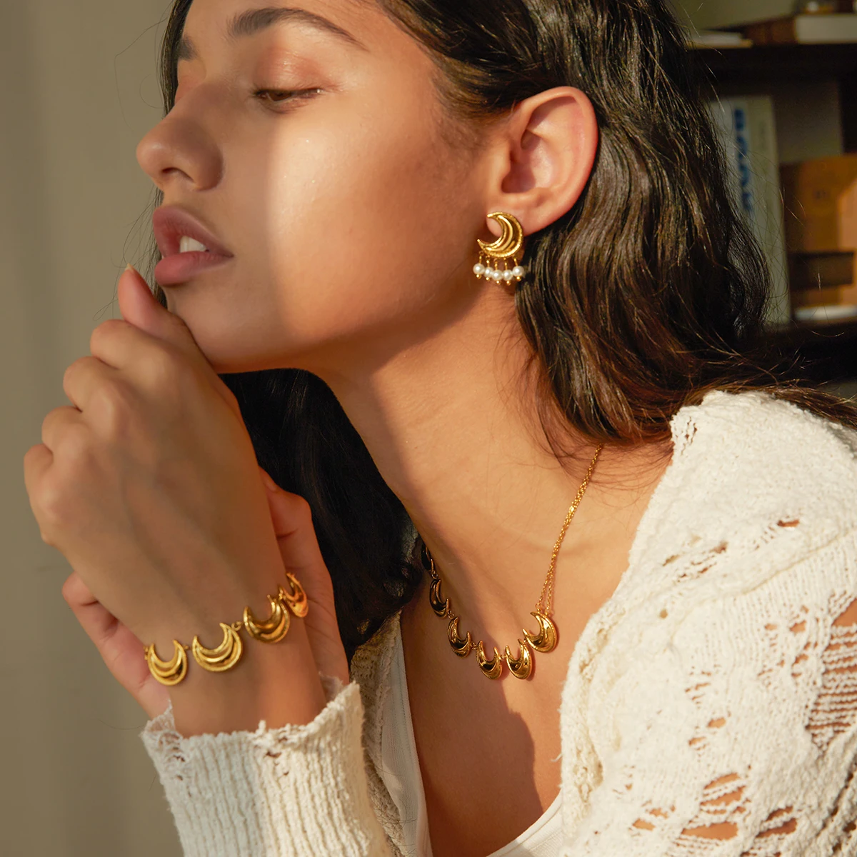 J&D Designer Girls Bracelet Gold Plated 18K Stainless Steel Earrings Lucky Charm Bracelets Necklace
J&D Designer Girls Bracelet Gold Plated 18K Stainless Steel Earrings Lucky Charm Bracelets Necklace