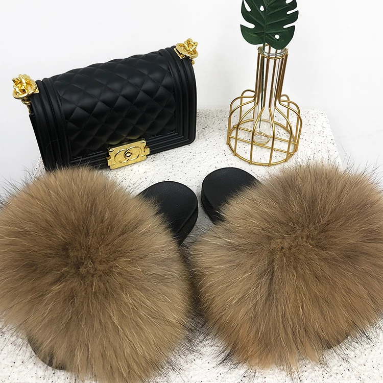 Fluffy soft PVC sole raccoon fur slippers wholesale natural color real raccoon fur slippers, Customized color
Fluffy soft PVC sole raccoon fur slippers wholesale natural color real raccoon fur slippers, Customized color