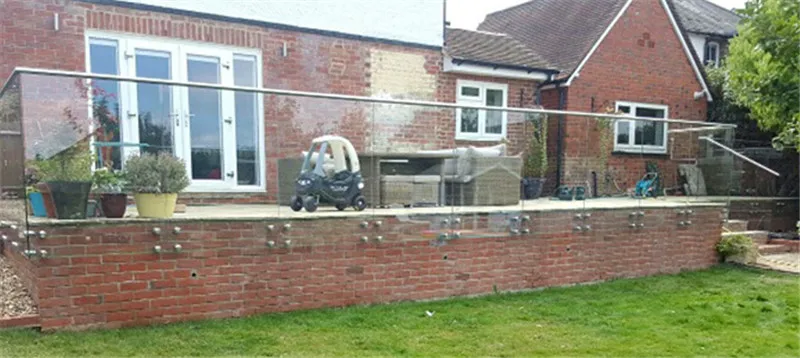 Excellent Tempered Glass Deck Railing With Stainless Steel SS316 Handrail Side Mounted