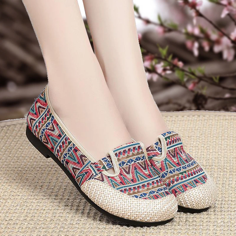 Hot Sale Summer Breathable Flats Women Cloth Shoes Lightweight Rubber Sole Quality Outdoor Footwear
Hot Sale Summer Breathable Flats Women Cloth Shoes Lightweight Rubber Sole Quality Outdoor Footwear