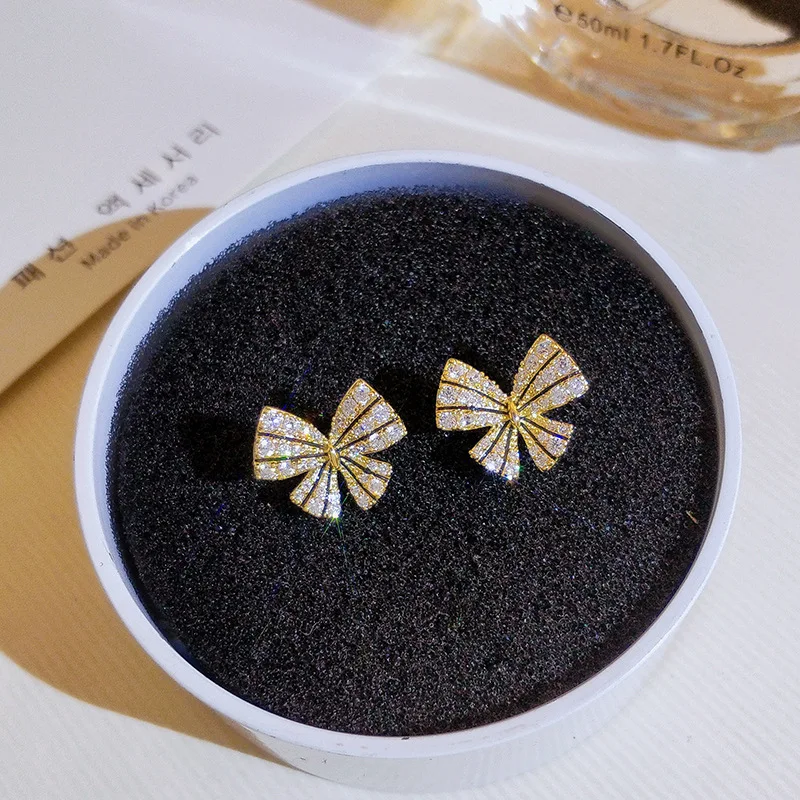 Hot sale exquisite earring KYED0681 Bowknot shape 18k Gold Zircon Earrings for Women
Hot sale exquisite earring KYED0681 Bowknot shape 18k Gold Zircon Earrings for Women