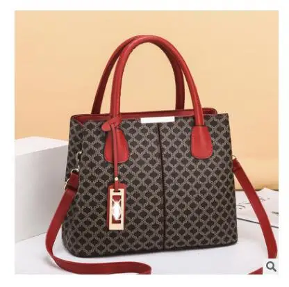 European And American Printing Ladies Retro Ladies Handbags Fashion Trend Shoulder Bags All-Match Messenger Bag
European And American Printing Ladies Retro Ladies Handbags Fashion Trend Shoulder Bags All-Match Messenger Bag