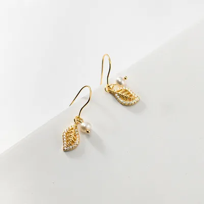 Elegant Women Jewelry 925 Sterling Silver Full CZ Leaf Pearl Dangle Earrings 925 Crystal Pearl Leaf Drop Earrings For Girls
Elegant Women Jewelry 925 Sterling Silver Full CZ Leaf Pearl Dangle Earrings 925 Crystal Pearl Leaf Drop Earrings For Girls