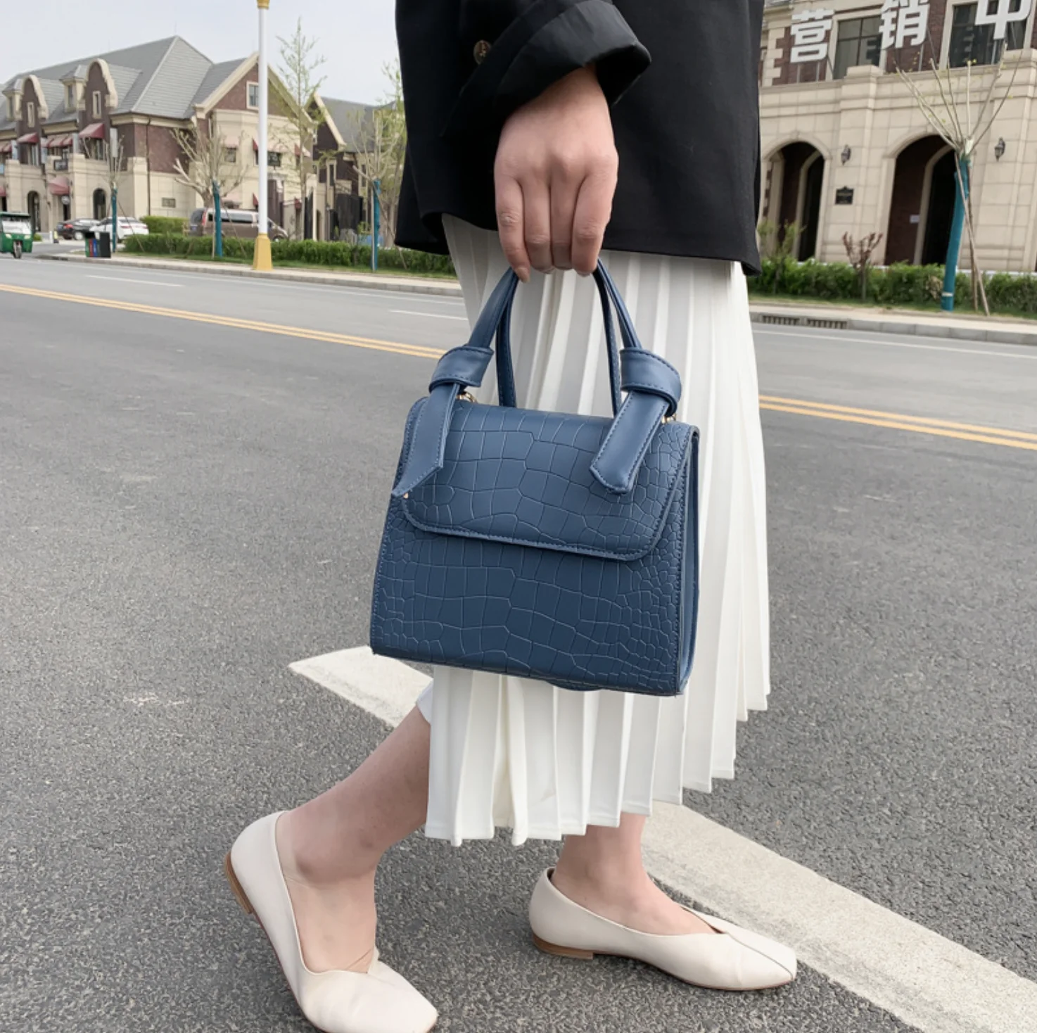 New bag women 2020 Korean version portable crocodile pattern single shoulder bag fashion all kinds of small square lady bag, Colorful
New bag women 2020 Korean version portable crocodile pattern single shoulder bag fashion all kinds of small square lady bag, Colorful