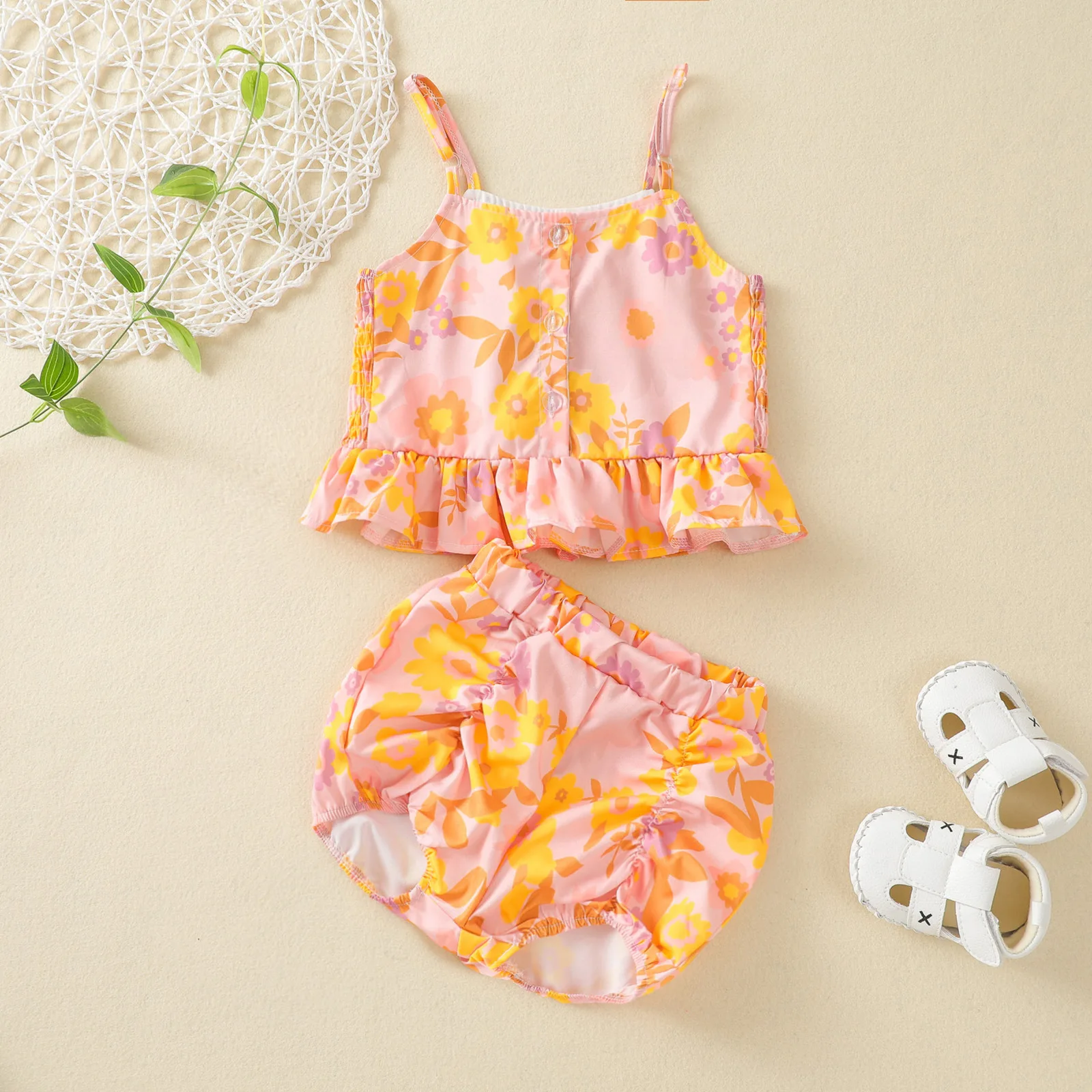 Summer Children's Wear Girl Flower Print Halter Top With Shorts Baby Small Children Set
Summer Children's Wear Girl Flower Print Halter Top With Shorts Baby Small Children Set
