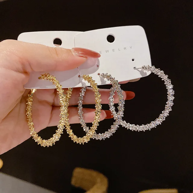 2021 Retro S925 Post Crystal Round Hoop Earring Gold Silver Rhinestone Hollow Hoop Earring For Party
2021 Retro S925 Post Crystal Round Hoop Earring Gold Silver Rhinestone Hollow Hoop Earring For Party