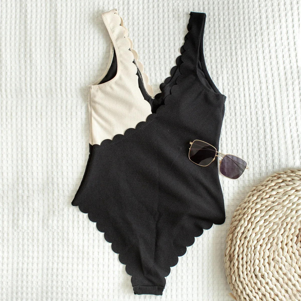 one-piece athletic Bikini swimsuit swimwear petal edge cover up for women, Shown
one-piece athletic Bikini swimsuit swimwear petal edge cover up for women, Shown