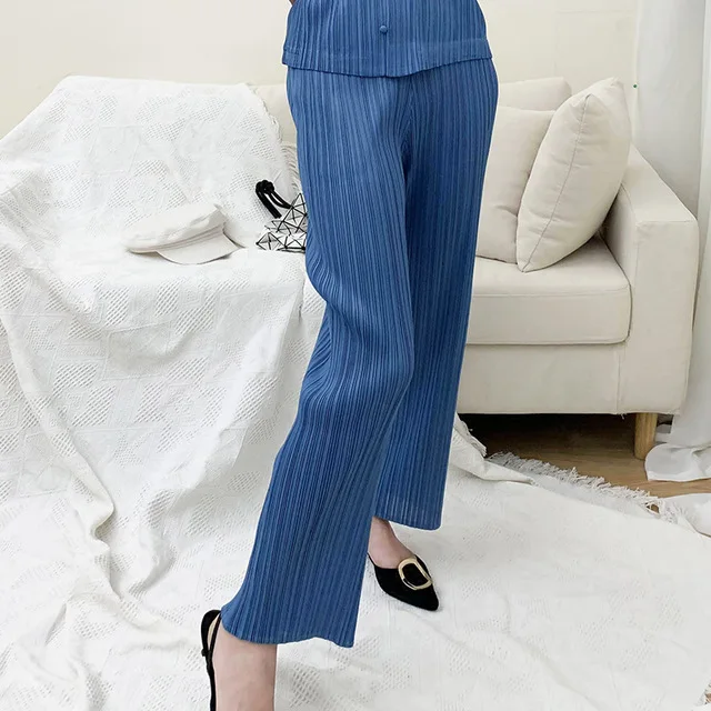 Wholesale customized multi-color solid color Japanese style high waist slim women's wide leg pants
Wholesale customized multi-color solid color Japanese style high waist slim women's wide leg pants