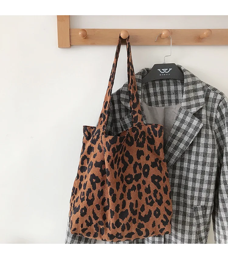 Korean style Travel Retro fashion corduroy leopard pattern handbag Wholesale Monogram large capacity Tote Shoulder Shopping Bag
Korean style Travel Retro fashion corduroy leopard pattern handbag Wholesale Monogram large capacity Tote Shoulder Shopping Bag
