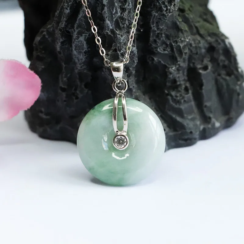 S925 Silver Inlay Natural Emerald Pendant Peace Buckle Jade Jewelry Factory Live Supply FC2082002
S925 Silver Inlay Natural Emerald Pendant Peace Buckle Jade Jewelry Factory Live Supply FC2082002