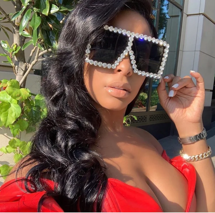 NQ57055 womens 2021 luxury oversized bling diamond glasses shades flat top big vintage square sunglasses for women
NQ57055 womens 2021 luxury oversized bling diamond glasses shades flat top big vintage square sunglasses for women