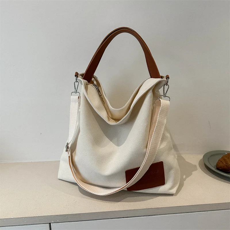 large capacity special design popular polyester lining handbag college students custom logo accept tote bag with zipper
large capacity special design popular polyester lining handbag college students custom logo accept tote bag with zipper