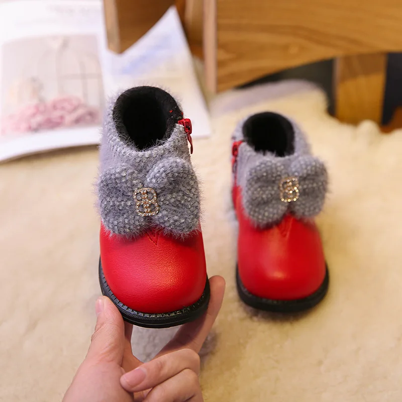 2020 autumn and winter new girls plus velvet soft bottom small shoes snow boots, Pink,black,red
2020 autumn and winter new girls plus velvet soft bottom small shoes snow boots, Pink,black,red