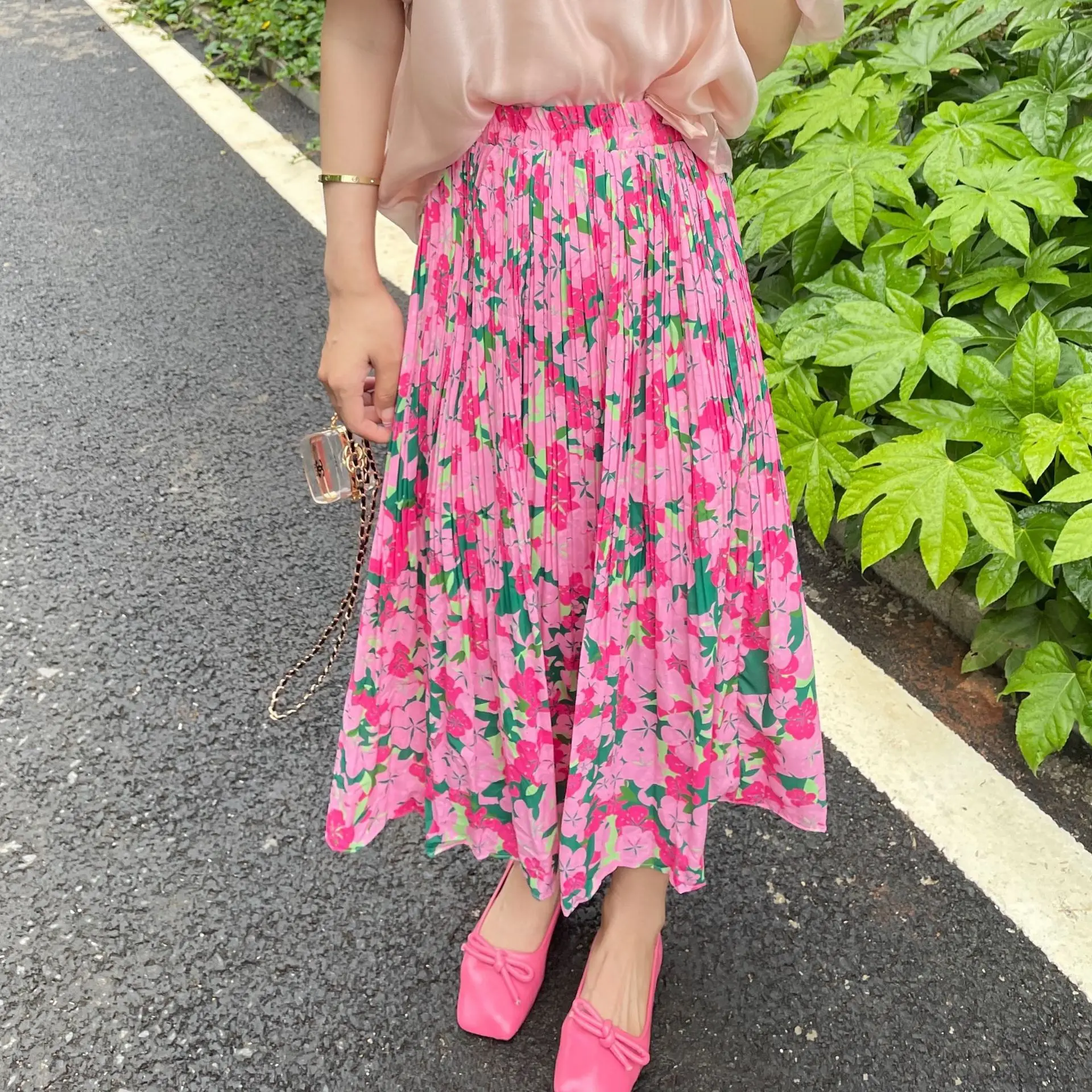 Summer Pink Fashion Summer Vacation Beach Girls Sweet Colorful Floral Printed Maxi Pleated Women Skirt
Summer Pink Fashion Summer Vacation Beach Girls Sweet Colorful Floral Printed Maxi Pleated Women Skirt