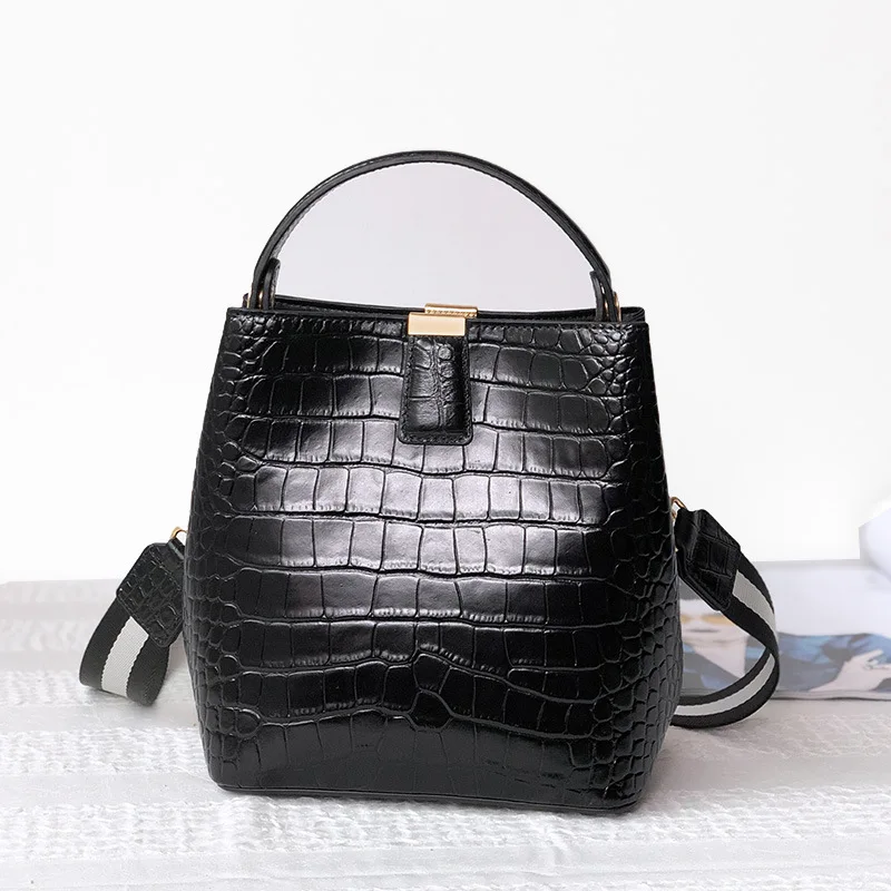 2019 new Korean fashion leather handbag crocodile pattern leather bucket bag hand strap shoulder Messenger bag
2019 new Korean fashion leather handbag crocodile pattern leather bucket bag hand strap shoulder Messenger bag