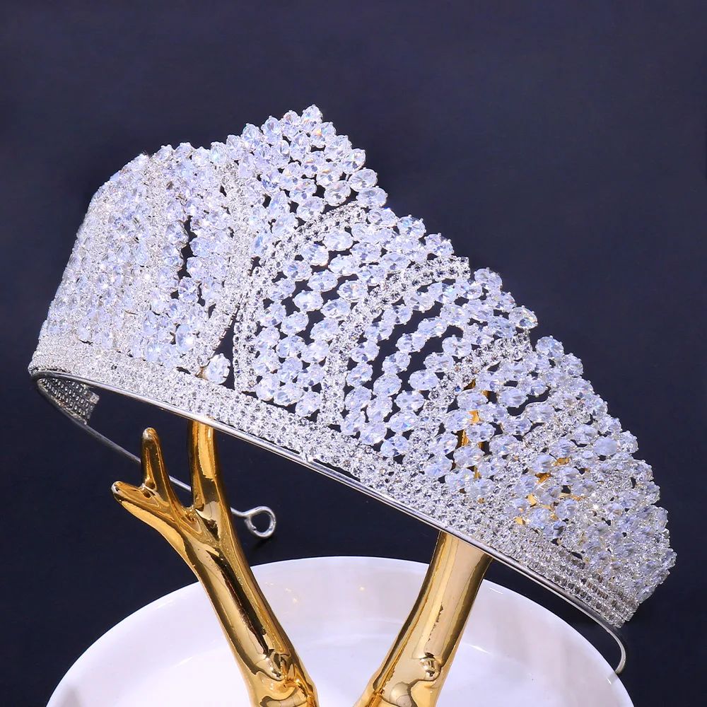 Zircon Crown Luxury Jewelry Tiara Ice Out Tiara for Bridal Accessories Gorgeous High Quality
Zircon Crown Luxury Jewelry Tiara Ice Out Tiara for Bridal Accessories Gorgeous High Quality