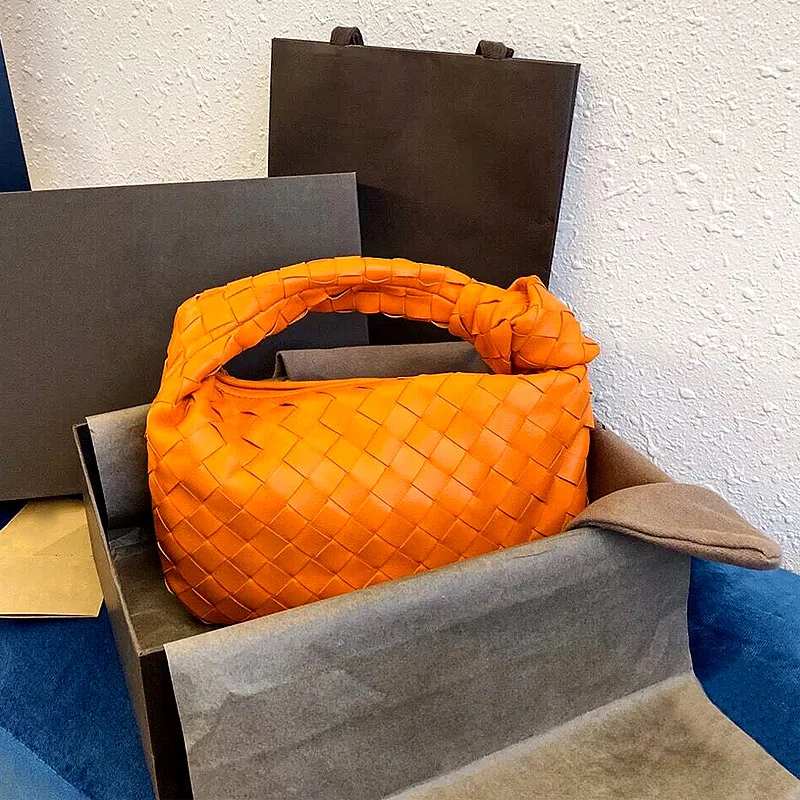 2021 New Fashion Trend Woven Genuine Leather Hand Bags For Women High Quality Ladies Handbags
2021 New Fashion Trend Woven Genuine Leather Hand Bags For Women High Quality Ladies Handbags