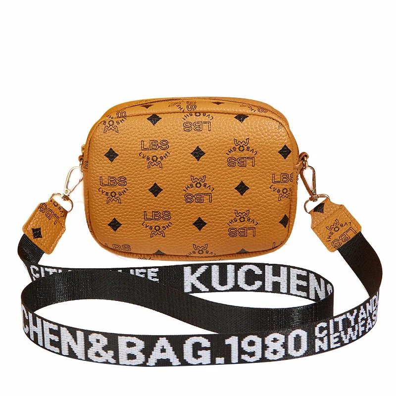 Factory Fast Hair Small Bag 2021 New Women's Bag Snake Pattern Street Trend Letter Shoulder Strap Cool Shoulder Round Bag, Color snake pattern, yellow letters
Factory Fast Hair Small Bag 2021 New Women's Bag Snake Pattern Street Trend Letter Shoulder Strap Cool Shoulder Round Bag, Color snake pattern, yellow letters