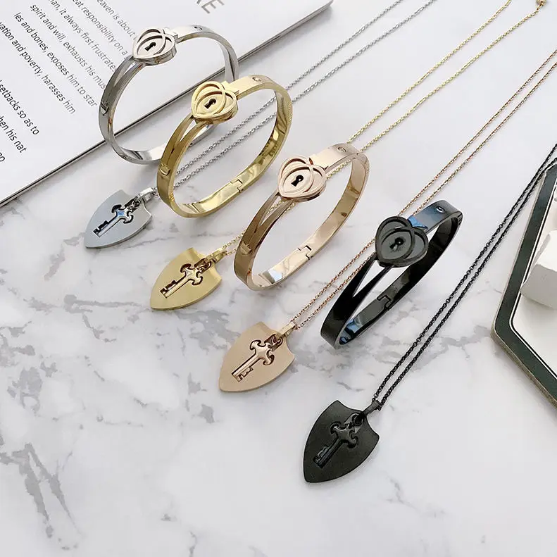 Colorless Shield Key Set Titanium Steel Double Peach Heart Lock Bracelet Fashion Necklace Manufacturer Customization, 4 colors available
Colorless Shield Key Set Titanium Steel Double Peach Heart Lock Bracelet Fashion Necklace Manufacturer Customization, 4 colors available