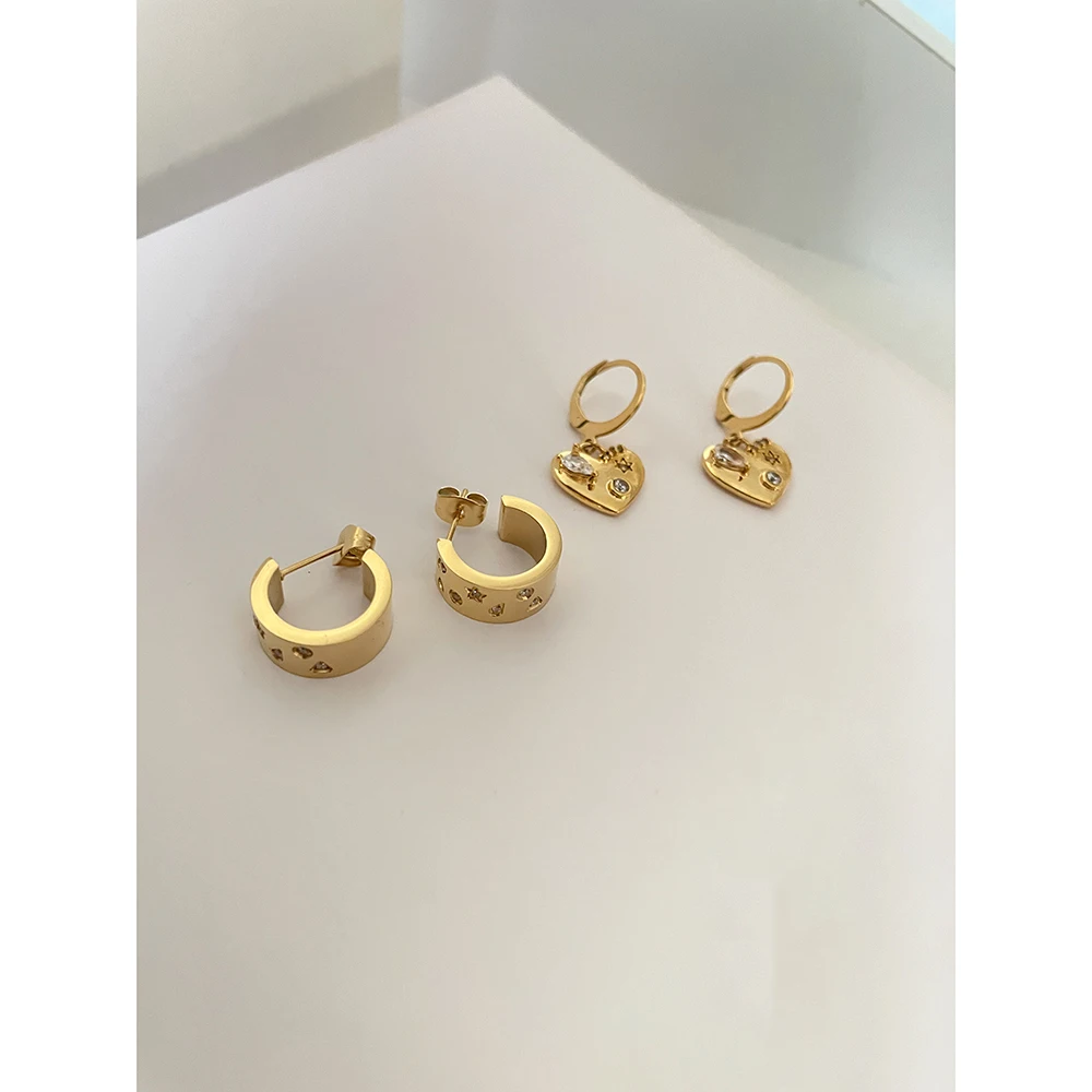 2 Designs Multi Zircon Stainless Steel Wide Chunky Small Hoop Earrings Geometric Love Heart Earrings Trendy Cute Chic Jewelry, Gold
2 Designs Multi Zircon Stainless Steel Wide Chunky Small Hoop Earrings Geometric Love Heart Earrings Trendy Cute Chic Jewelry, Gold