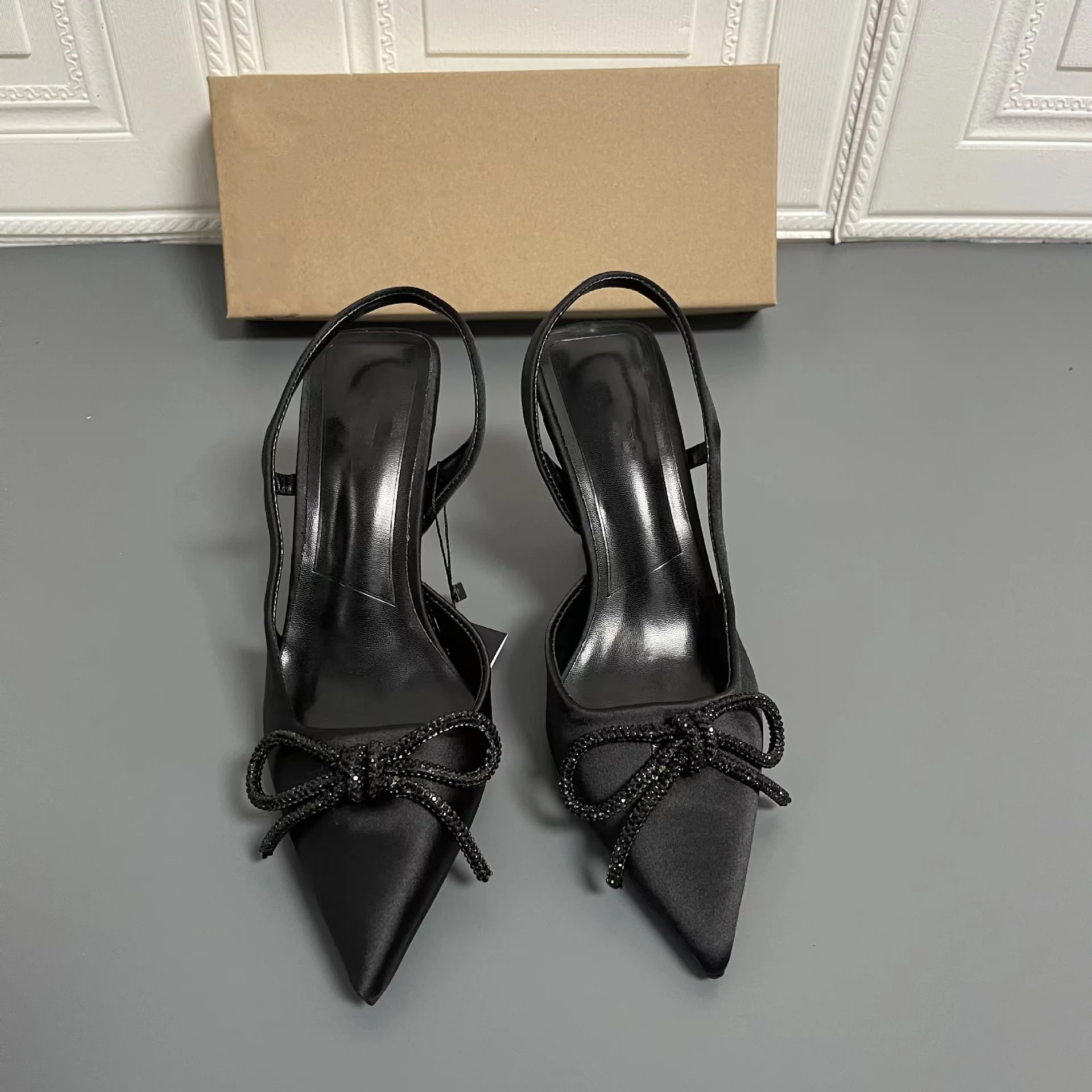 New fashion pointed toe sexy bow knot rhinestone stiletto high heels plus size party sandals outdoor women shoes women pumps, Black or customized
New fashion pointed toe sexy bow knot rhinestone stiletto high heels plus size party sandals outdoor women shoes women pumps, Black or customized