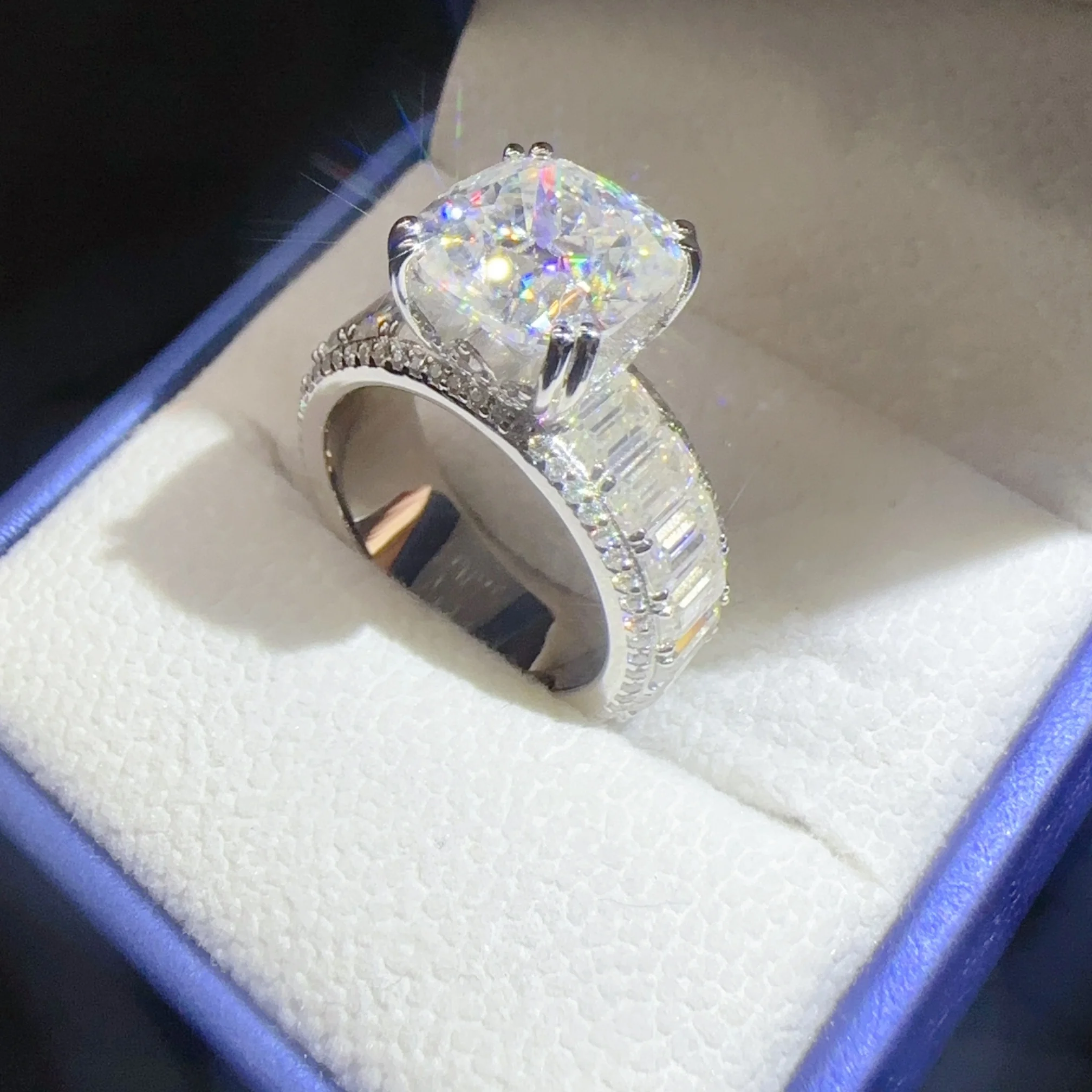 Emerald fashion hip hop fine jewelry 925 sterling silver vvs moissanite diamond custom iced out ring
Emerald fashion hip hop fine jewelry 925 sterling silver vvs moissanite diamond custom iced out ring