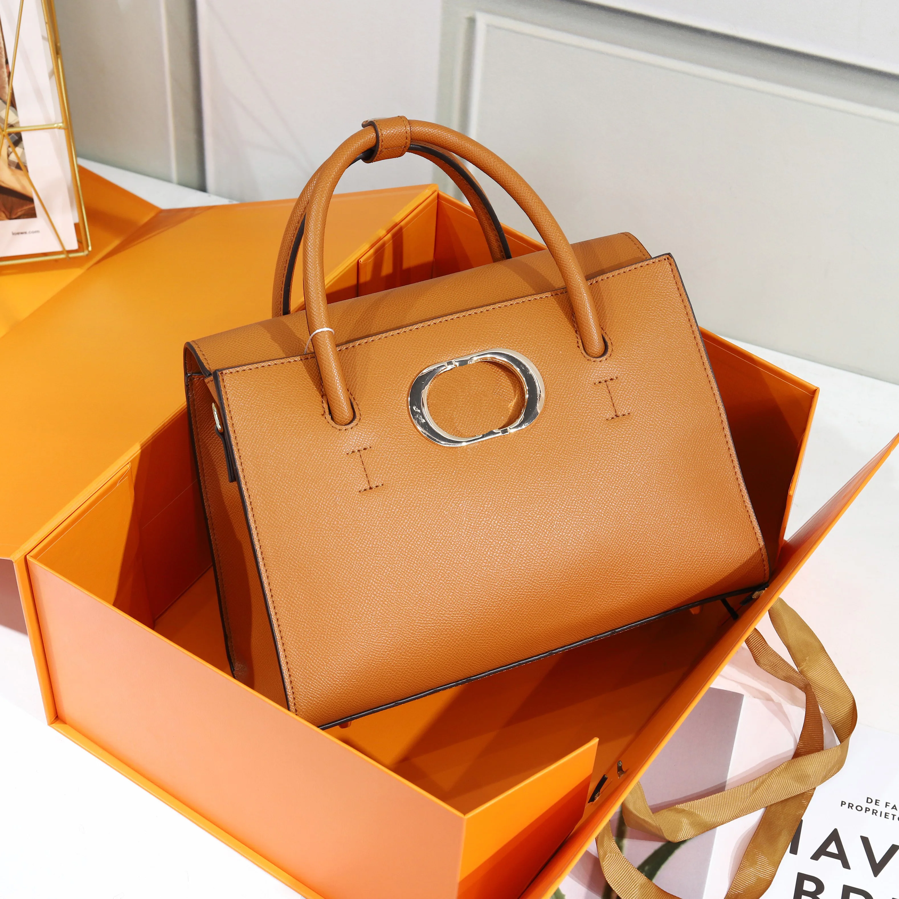 Customized Logo Fashion 2021 newest textures handbags designer ladies bags large capacity bags for women factory wholesale 29 cm
Customized Logo Fashion 2021 newest textures handbags designer ladies bags large capacity bags for women factory wholesale 29 cm