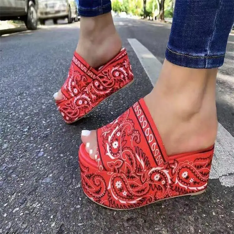 Trendy women colorful printing jelly slippers Thick bottom slides platform sandals ladies, Orange,red,rose red,black,blue
Trendy women colorful printing jelly slippers Thick bottom slides platform sandals ladies, Orange,red,rose red,black,blue