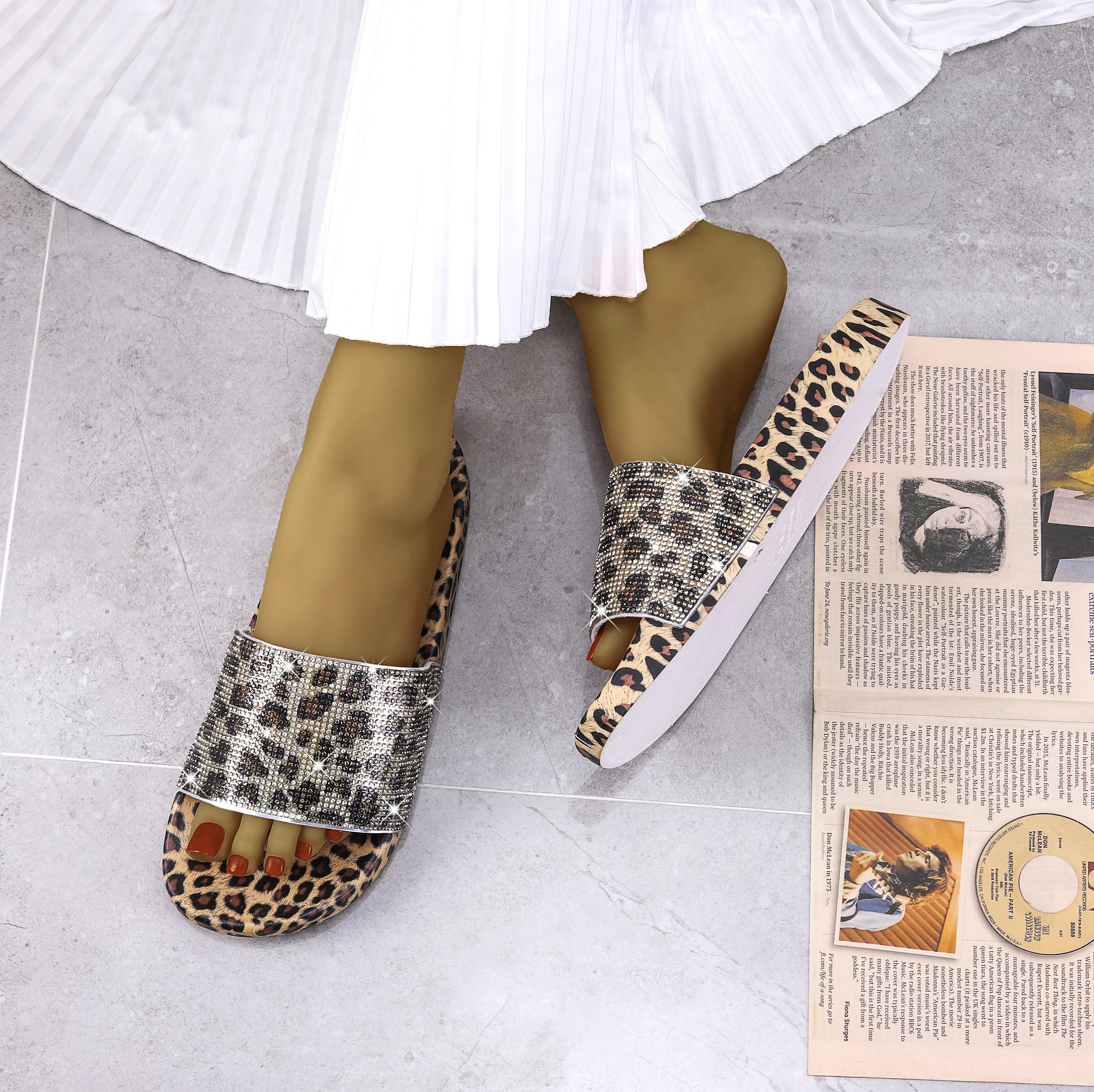 Foma SZ2100 summer women fashion rhinestone Leopard Zebra Animal pattern slippers, Leopard/zebra pattern
Foma SZ2100 summer women fashion rhinestone Leopard Zebra Animal pattern slippers, Leopard/zebra pattern
