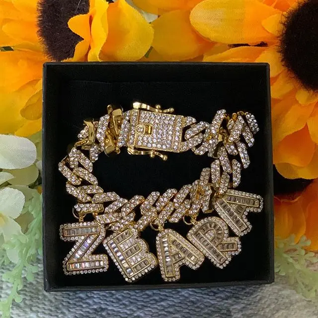 Customized Letters Pendant Iced Out Zircon Letters Necklace with Rope Chain Choker for Women Hip hop Necklace for Man
Customized Letters Pendant Iced Out Zircon Letters Necklace with Rope Chain Choker for Women Hip hop Necklace for Man