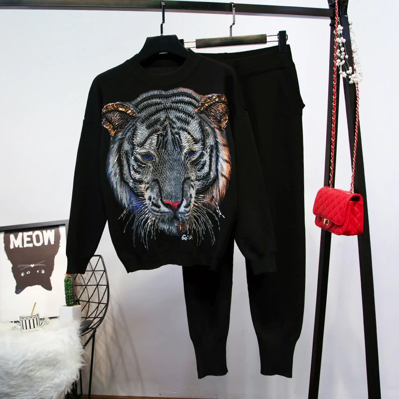 New Arrival Tracksuits For Women Autumn Winter Retro Beads Tiger Head Pullover Sweater Knit Pants Fashion 2 Piece Sweater Set
New Arrival Tracksuits For Women Autumn Winter Retro Beads Tiger Head Pullover Sweater Knit Pants Fashion 2 Piece Sweater Set