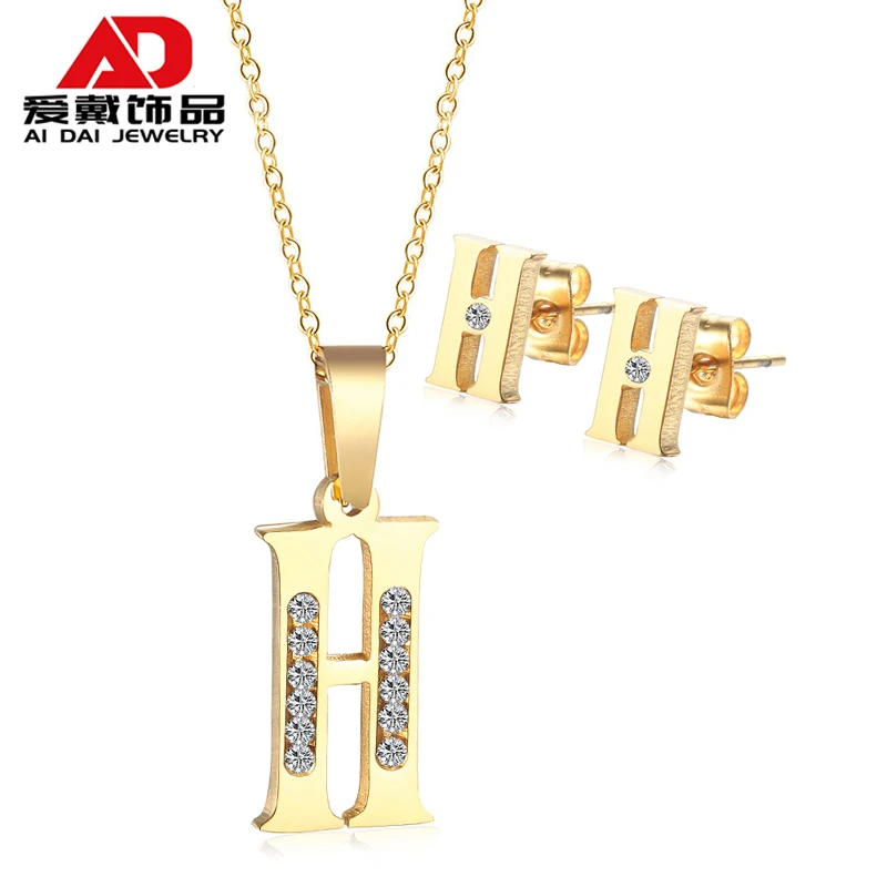 English alphabet pendant European and American simple H necklace female titanium steel does not fade
English alphabet pendant European and American simple H necklace female titanium steel does not fade