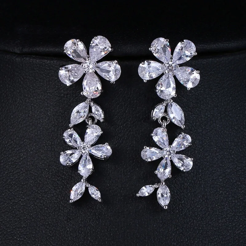 2021 New Luxury White Zircon Flower Stud Earrings Fashion Elegant Silver Color Bridal Earring For Women Wedding Jewelry Gift
2021 New Luxury White Zircon Flower Stud Earrings Fashion Elegant Silver Color Bridal Earring For Women Wedding Jewelry Gift