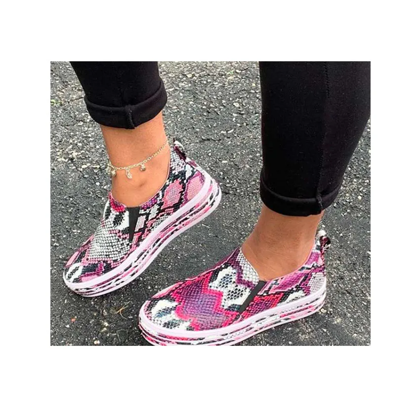Autumn winter 2020 European and American snake-print shoes ladies plain shoes fashion design small white shoes, As shown in figure 
Autumn winter 2020 European and American snake-print shoes ladies plain shoes fashion design small white shoes, As shown in figure
