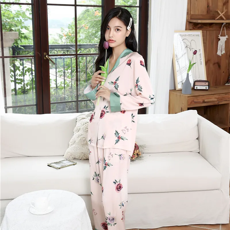 Hot sale pretty girls pajamas satin silk printed sleepwear luxury women's night suit two pieces set
Hot sale pretty girls pajamas satin silk printed sleepwear luxury women's night suit two pieces set