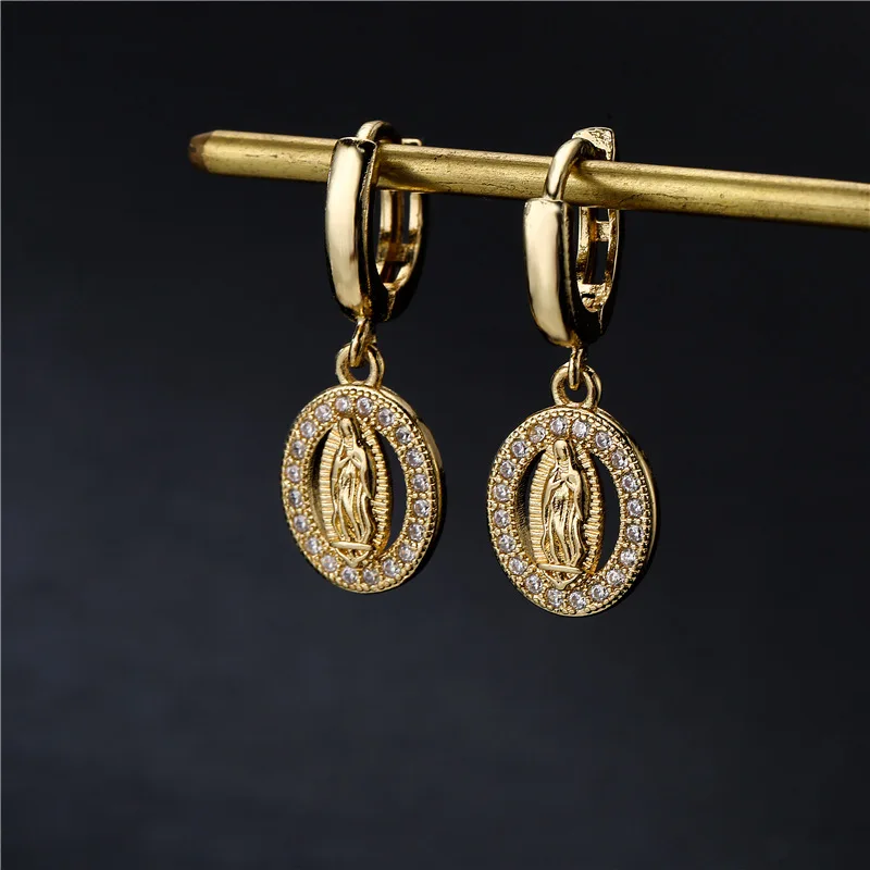 Christian Jewelry 18k Gold Plated Zirconia Virgin Mary Dangle Earrings Oval Pendant CZ Zircon Virgin Mary Drop Earrings
Christian Jewelry 18k Gold Plated Zirconia Virgin Mary Dangle Earrings Oval Pendant CZ Zircon Virgin Mary Drop Earrings