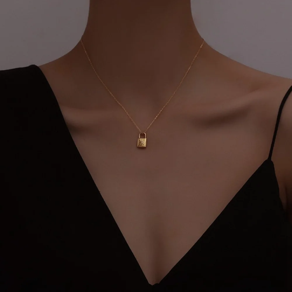 Vintage new fashion stainless steel lucky star 18k gold plated small lock pendant necklace for women
Vintage new fashion stainless steel lucky star 18k gold plated small lock pendant necklace for women