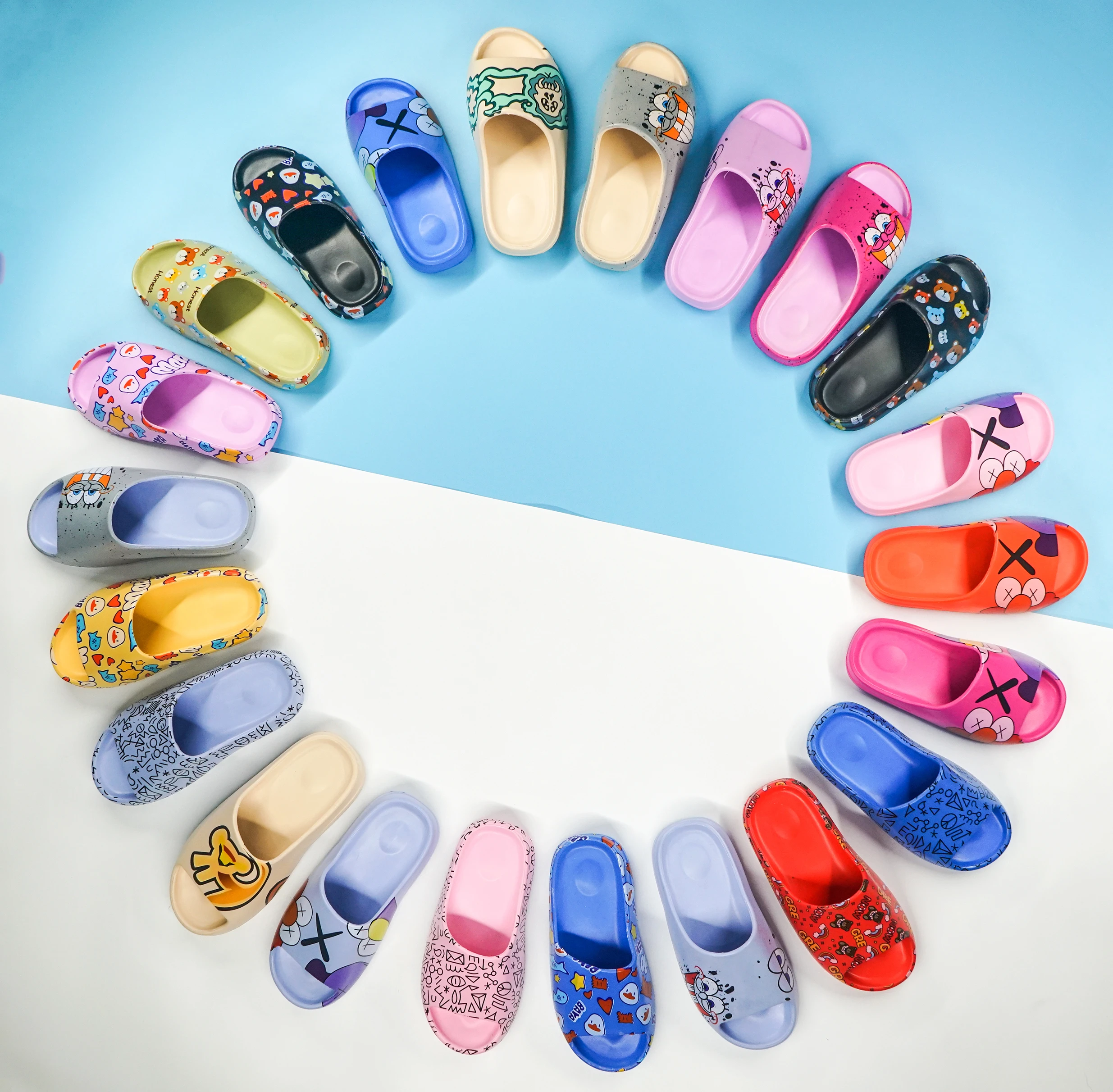 2021 summer Kids beach Yeezy Slides Shoes Men outdoor Slides Sandals indoor non-slip Slipper for children Women Yeezy Slippers
2021 summer Kids beach Yeezy Slides Shoes Men outdoor Slides Sandals indoor non-slip Slipper for children Women Yeezy Slippers