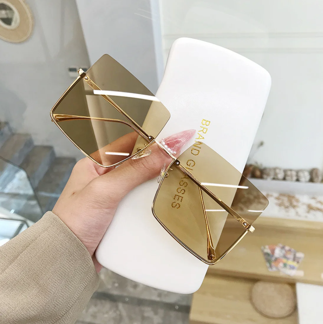 2021 Vintage Rimless Oversized Big Square Frame Sunglasses Men Male Candy Color Lens sun glasses for ladies
2021 Vintage Rimless Oversized Big Square Frame Sunglasses Men Male Candy Color Lens sun glasses for ladies