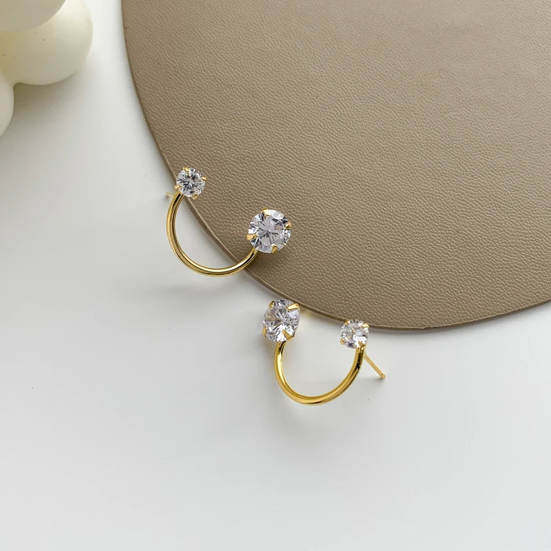 Vershal C-76 Fashionable 18k Gold Plated Trendy Gold Curve Zircon Stud Earrings For Women 2021
Vershal C-76 Fashionable 18k Gold Plated Trendy Gold Curve Zircon Stud Earrings For Women 2021