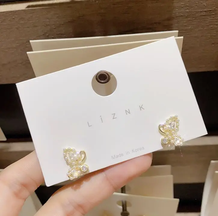 Personality Butterfly Pearl Earrings Female Personality Small Hollow Earrings S925 Silver Post Earrings Wholesale
Personality Butterfly Pearl Earrings Female Personality Small Hollow Earrings S925 Silver Post Earrings Wholesale